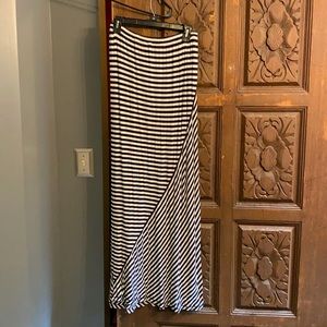 Cinched waist maxi skirt